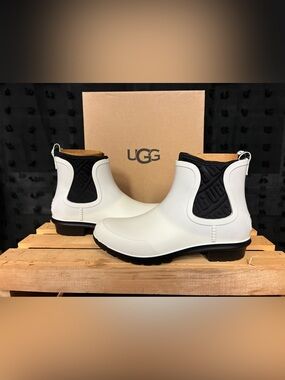 UGG Chevonne Waterproof Rain Boots White/Black Women’s Size 6 NIB